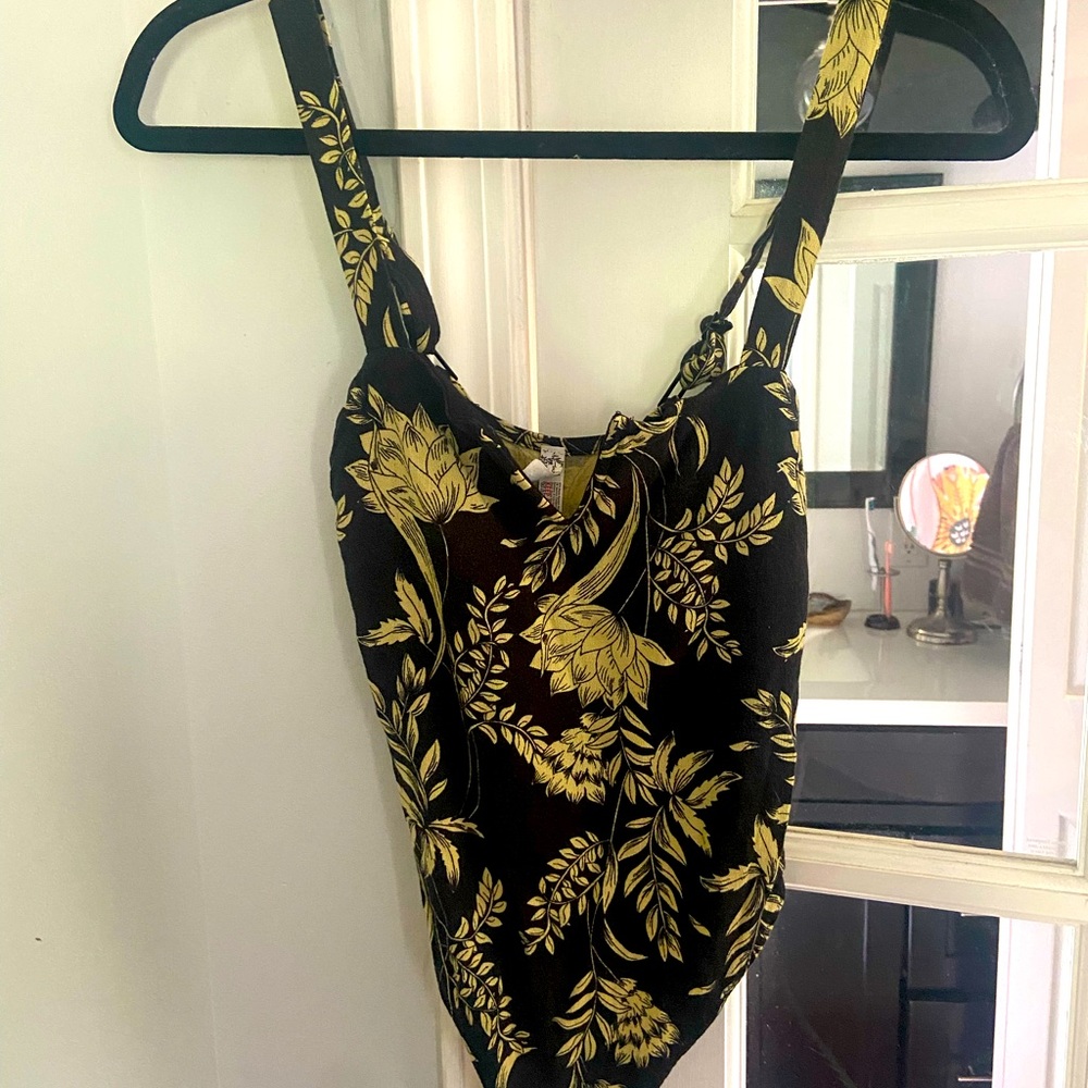 Free people floral bodysuit. Extra small. T back up